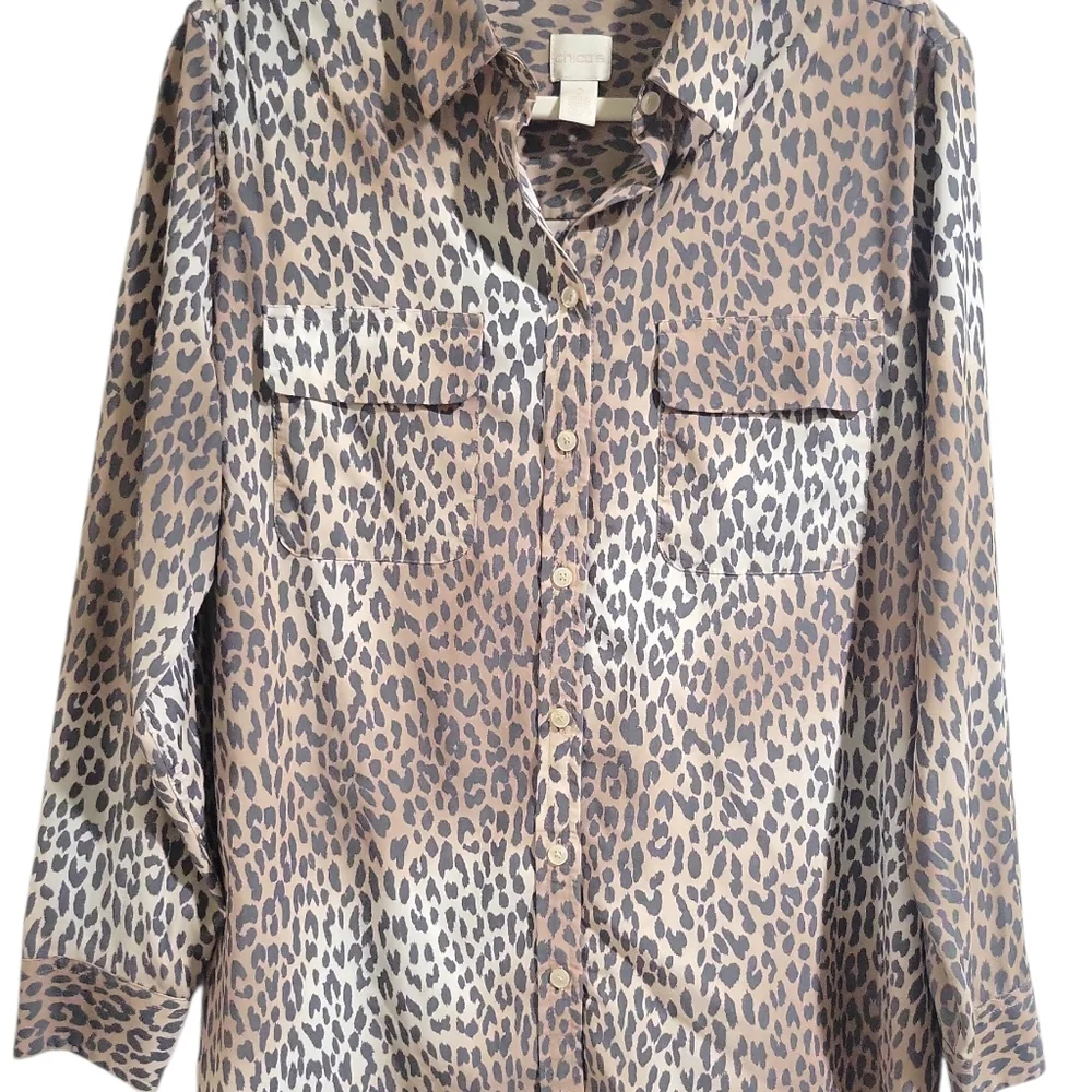 Chico's Leopard Print No-Iron Modal Blend Button Down Blouse Size 2 (Lg) Ombre - Picture 4 of 14
